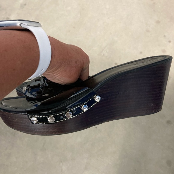Tory Burch The Patti wedge patent leather sandal - Picture 3 of 8